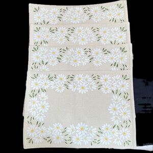 Cupcakes and Cashmere Placemats Cottagecore Countrycore Daisies Set of 4 Cream